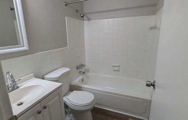 3 beds, 2 baths, $1,400