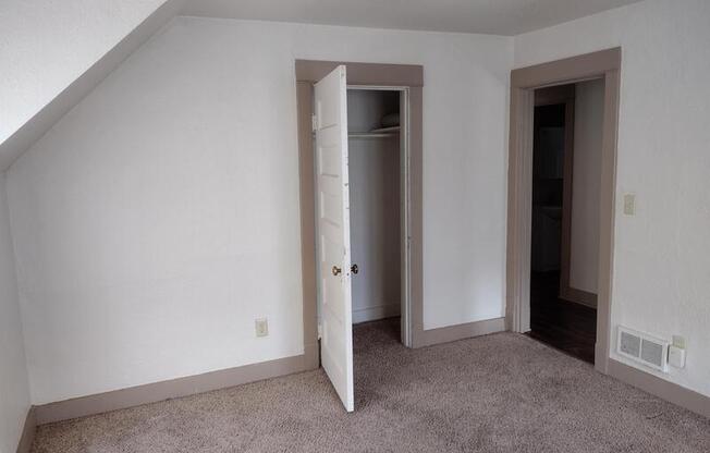 2 beds, 1 bath, $899