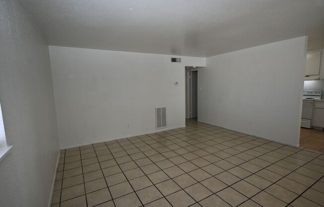 2 Bedroom Apartment - Downstairs - 6428 Casada