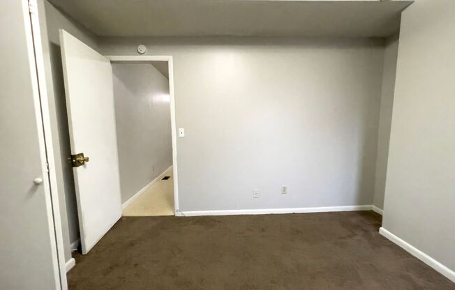 3 beds, 1 bath, 1,012 sqft, $900, Unit 1409