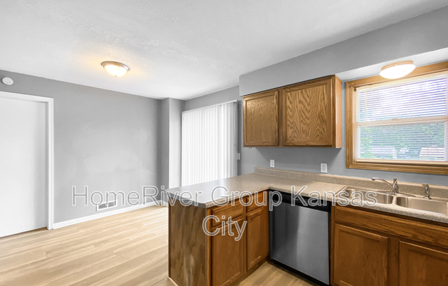 7801 E 112 ST