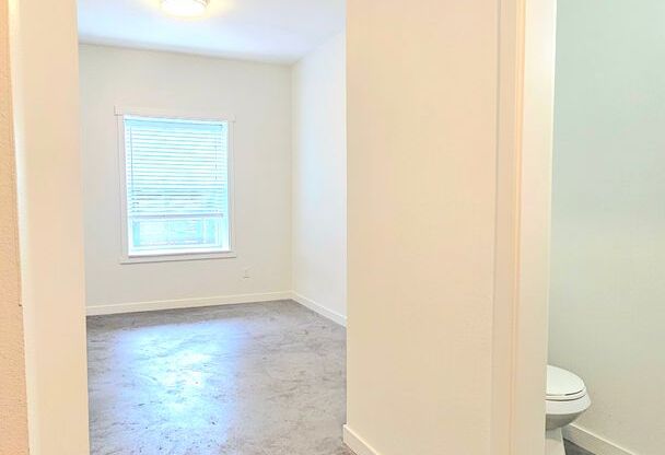 Studio, 1 bath, 275 sqft, $930, Unit B13-B