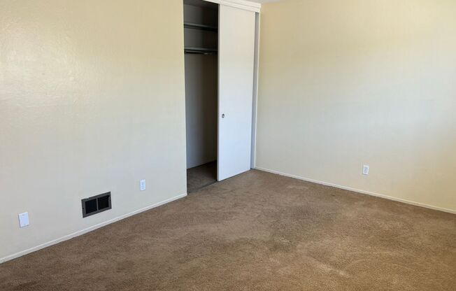 1 bed, 1 bath, 700 sqft, $2,350