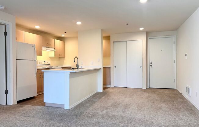1 bed, 1 bath, 750 sqft, $2,100, Unit D 429