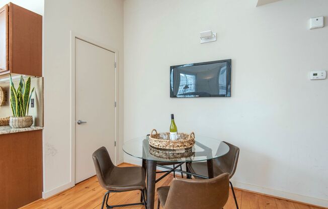 1 bed, 1 bath, 715 sqft, $1,795, Unit #601