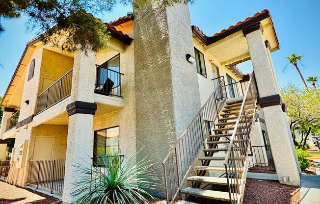 A Cozy 2 bedroom 2 bathroom with patio downstairs condo in Green Valley!