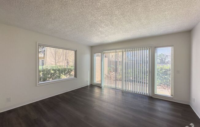 1 bed, 1 bath, $1,375, Unit 15