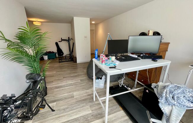 2 beds, 1 bath, $1,350, Unit 310