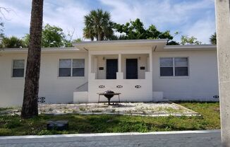 Daytona Beach Duplex - 2 Bed 1 Bath 1 Car Garage