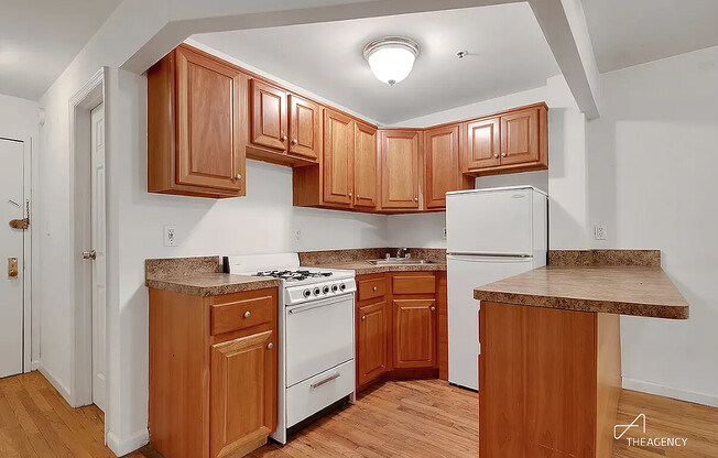 242 W 21 ST