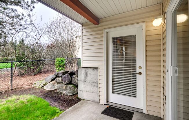 2 beds, 2 baths, 886 sqft, $2,095, Unit H302