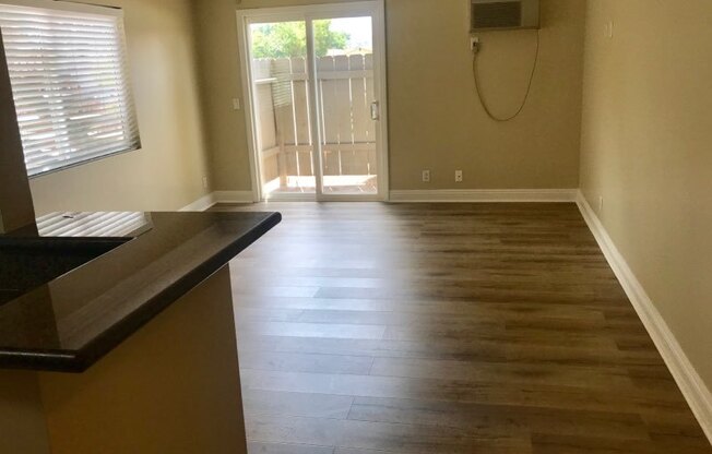 2 beds, 1 bath, 840 sqft, $2,200, Unit 03