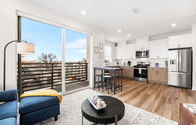 2 beds, 1 bath, 848 sqft, $2,350, Unit 415