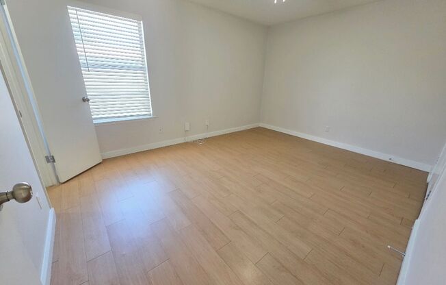 1 bed, 1 bath, 700 sqft, $1,054, Unit LAW11-225