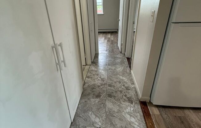 2 beds, 1 bath, 800 sqft, $1,300, Unit 423