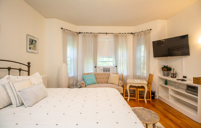 Studio, 1 bath, 450 sqft, $3,800, Unit C4