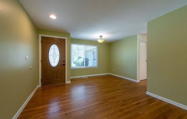 Peaceful neighborhood setting within walking distance to Microsoft Campus and Grass Lawn Park