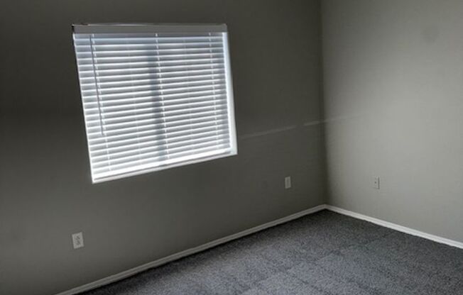 2 beds, 2 baths, $1,400, Unit Unit 2127, Bldg 32