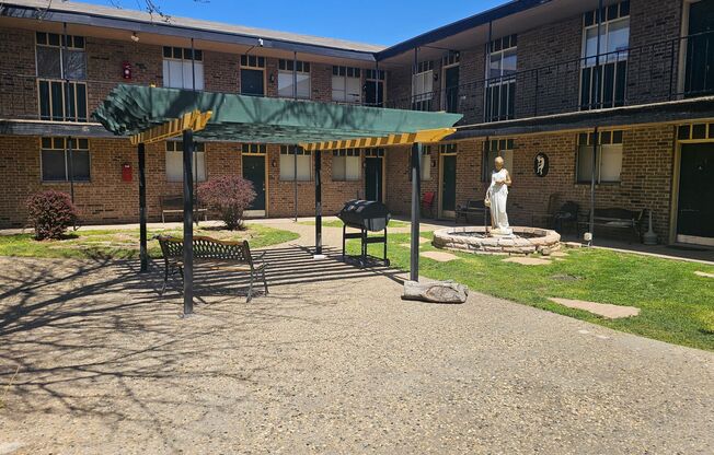 Courtyard Apartments - Pampa