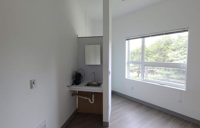 Studio, 1 bath, 130 sqft, $885, Unit 211