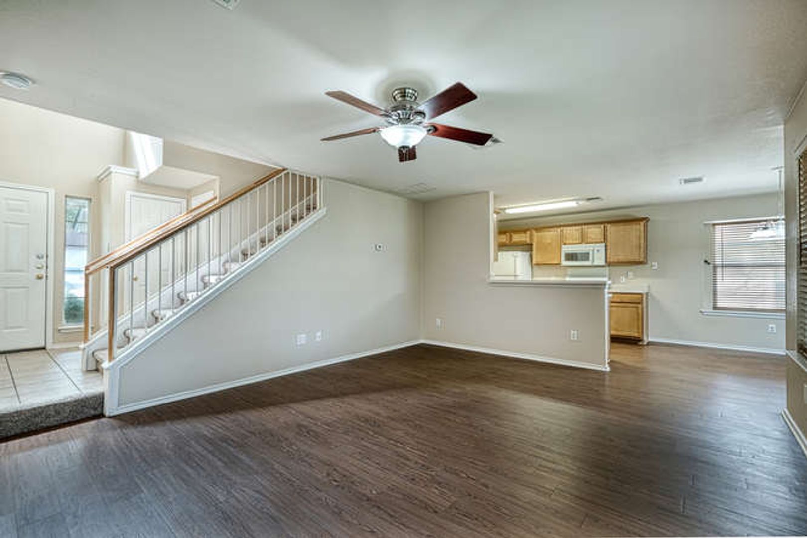 Nice 3B/2.5B two story home in Round Rock Ranch!