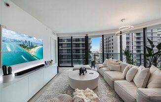 2 beds, 2 baths, 924 sqft, $5,200, Unit 45 SW 9th St # 1508