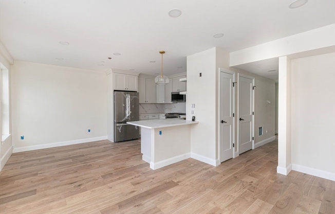 76 GRANVILLE AVE