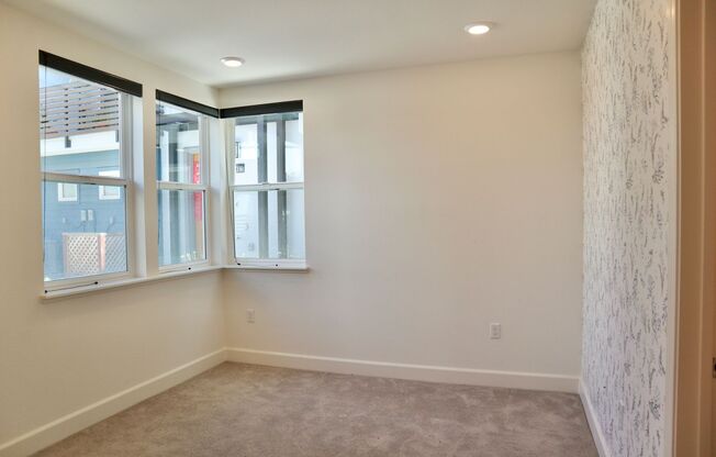 Gorgeous 3-story Townhome Available for Rent! Cherry-Guardino Neighborhood