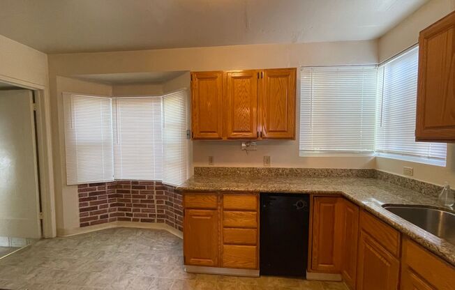 4 beds, 1 bath, $4,350