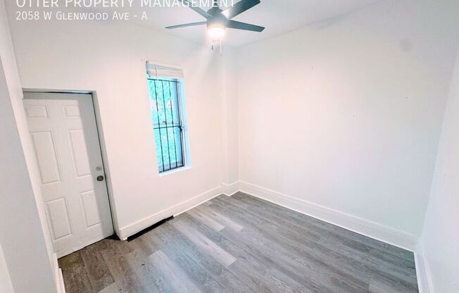 2058 W GLENWOOD AVE