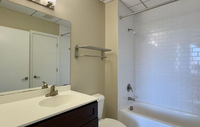 2 beds, 2 baths, 930 sqft, $2,200, Unit HA-814
