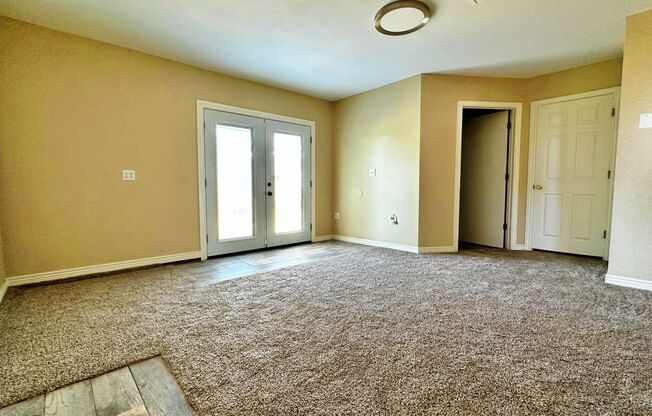 Quiet Guest House 2 Bed 1 Bath in the Country on 10 Acre Lot in Strasburg!