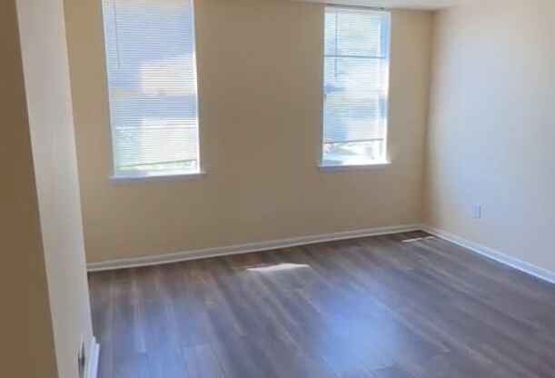 2 beds, 1 bath, $1,200