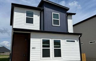 LEASING SPECIAL 1/2 OFF FIRST MONTHS RENT!! Featherston Village - Modern Living