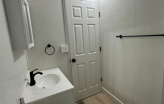 2 beds, 1 bath, 600 sqft, $1,199, Unit T18