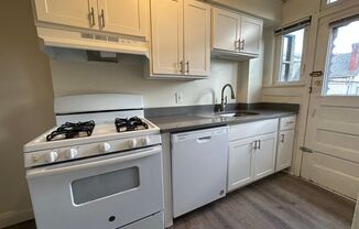 Beautiful 2BR Duplex in a Great Oakland Location! Call Today to Schedule a Tour!