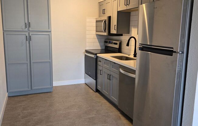 Newly Remodeled Single Story 2-Bed 1-Bath Apartment
