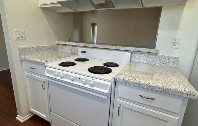 1 bed, 1 bath, 780 sqft, $2,375, Unit 96