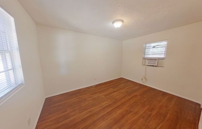 3 beds, 2 baths, $1,250