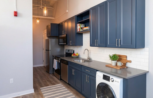 1 bed, 1 bath, 450 sqft, $995, Unit 303