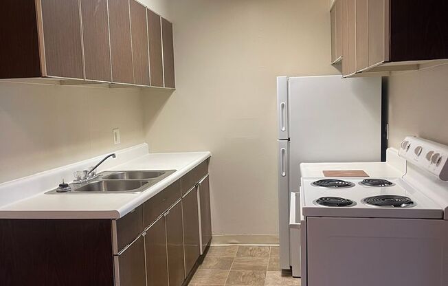 2 beds, 1 bath, 648 sqft, $670, Unit 06-202