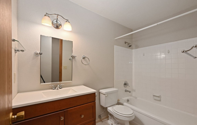 Sophistication and Comfort in this 2-bedroom, 2-bathroom Condo