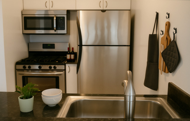 1 bed, 1 bath, 650 sqft, $4,850, Unit 32G