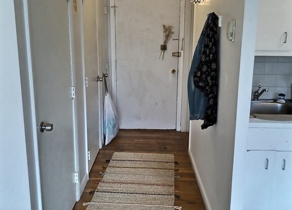 Studio, 1 bath, 999 sqft, $1,895, Unit 23