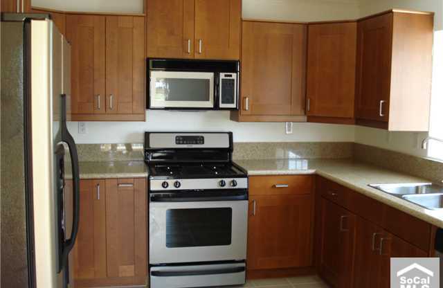 1519 W 208 ST