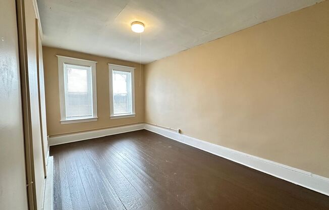 2 beds, 1 bath, $1,300, Unit 851 Main- 5L