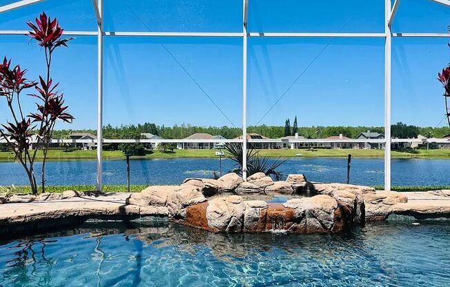 Captivating 4 Bedroom, 2 bath Pool/Lake home