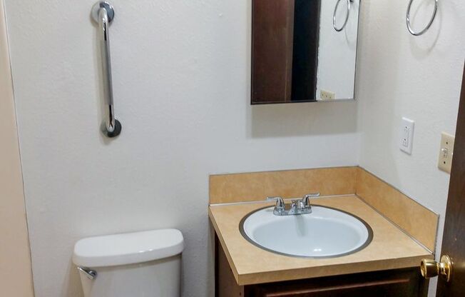 1 bed, 1 bath, $1,050, Unit Manor 3546