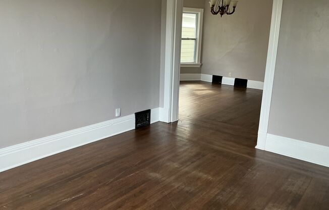 2617-19 S Howell Ave