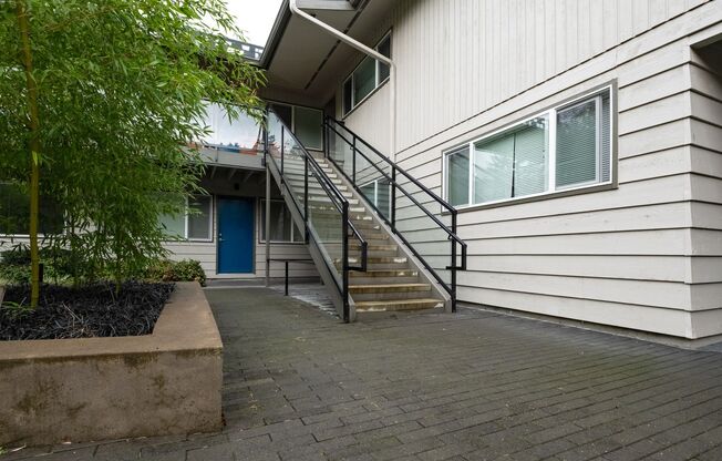 2 beds, 1 bath, 870 sqft, $1,775, Unit 72-22